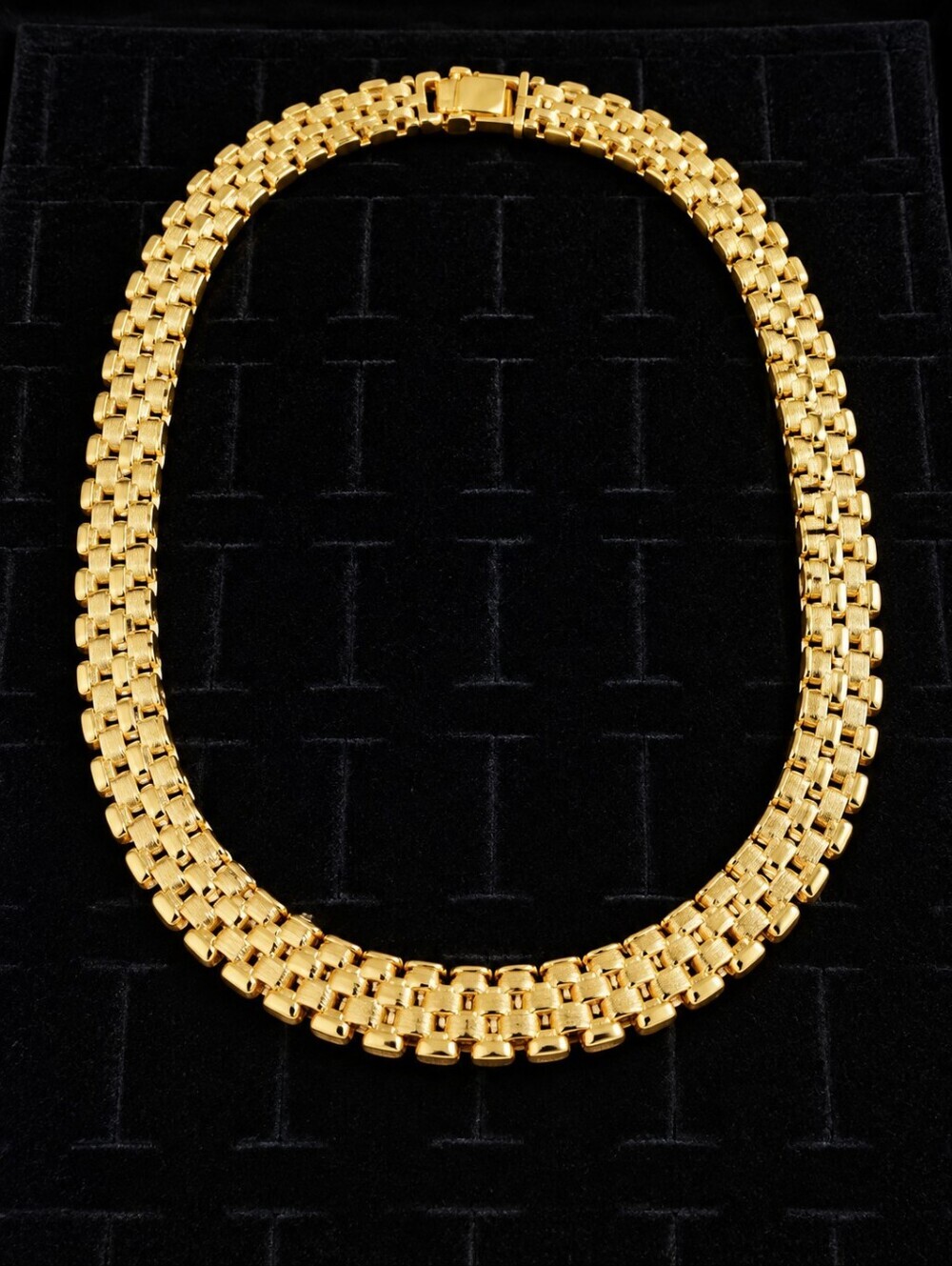 Elegant Gold Necklace